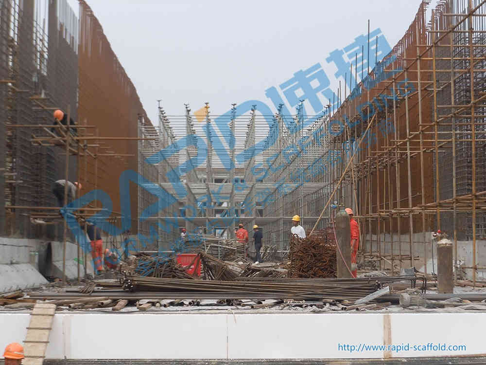 Soporte de molde de paso inferior en la zona de aviación en el aeropuerto internacional de Nanjing Lukou